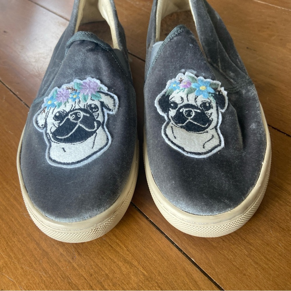 Soludos Womens 7 Gray Velvet Slip-On Sneakers with Pug Embroidery